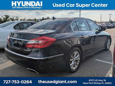 Used 2013 Hyundai Genesis 3.8 RWD image 2