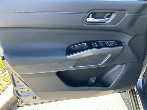 New 2026 Nissan Pathfinder SL w/ SL Premium Package AWD/4WD image 17