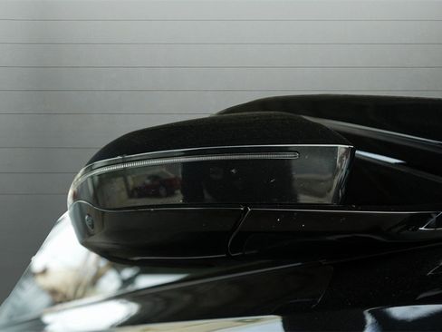 Used 2023 BMW 760i xDrive w/ Executive Package image 18