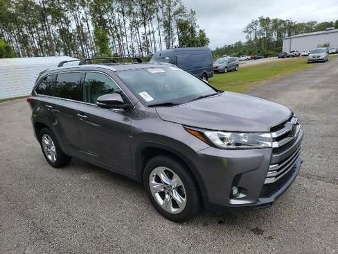 Used 2019 Toyota Highlander Limited image 2