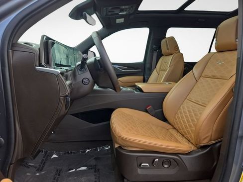 Certified 2022 Cadillac Escalade ESV Sport AWD/4WD image 17