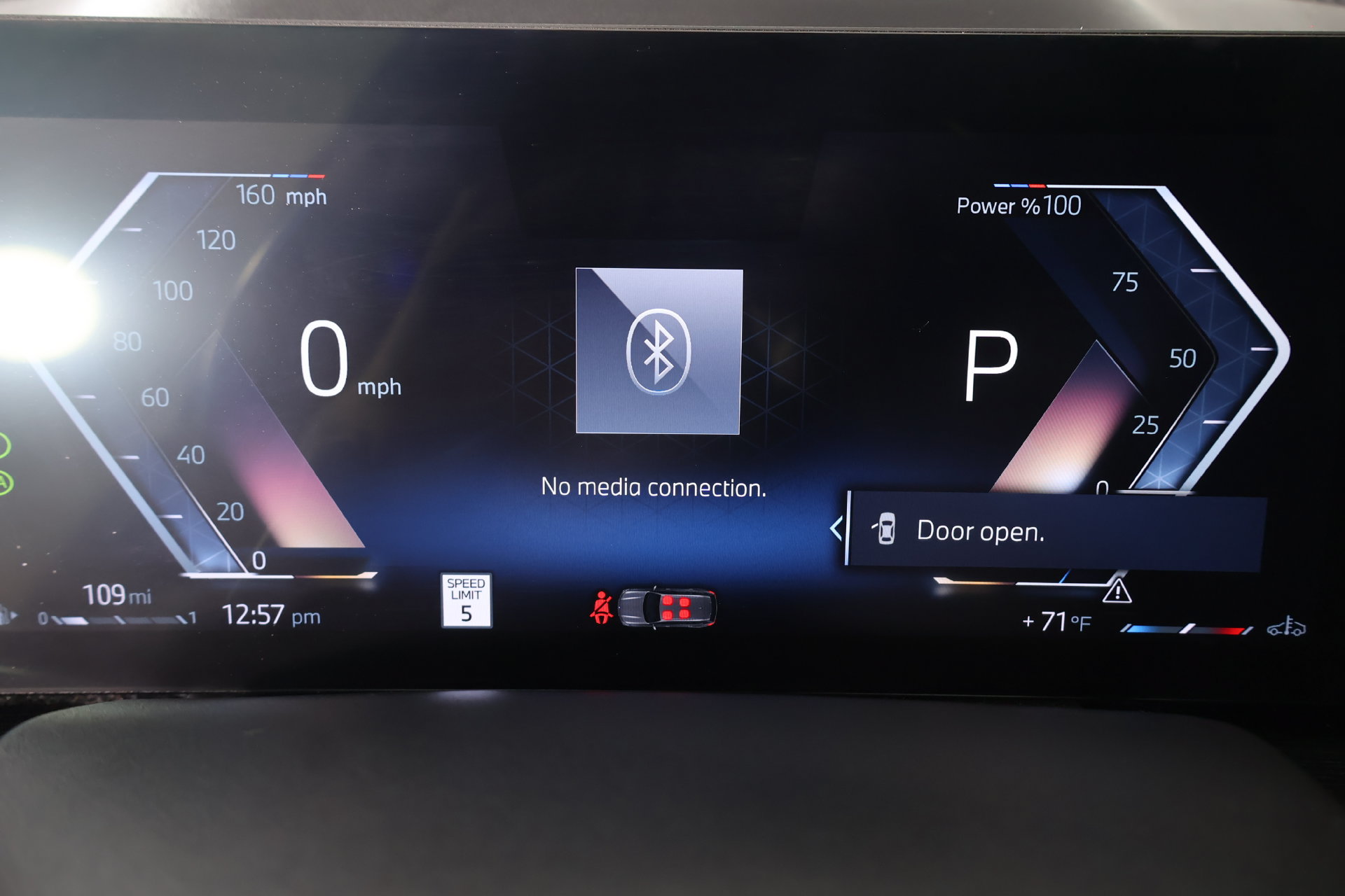 Used 2024 BMW X7 xDrive40i w/ M Sport Package AWD/4WD image 4