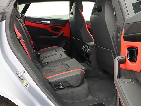 Used 2025 Lamborghini Urus SE AWD/4WD image 35