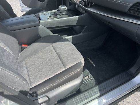 Used 2022 Nissan Rogue SV FWD image 34