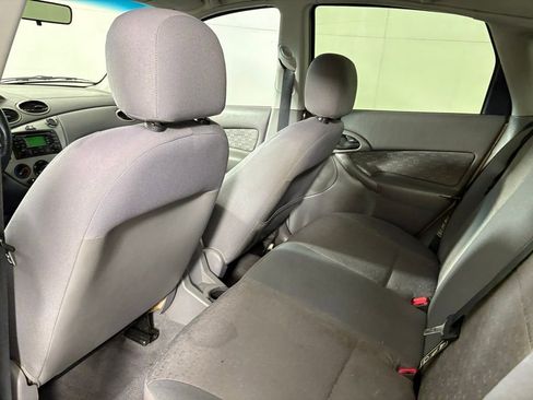 Used 2003 Ford Focus ZX5 Hatchback FWD image 29
