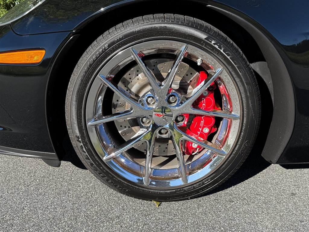Used 2010 Chevrolet Corvette Z06 w/ Preferred Equipment Group RWD image 16