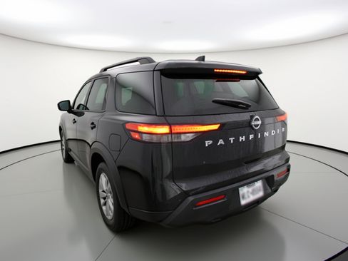 Used 2025 Nissan Pathfinder SV image 6