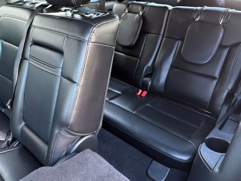 Used 2024 Ford Explorer XLT w/ Equipment Group 202A image 15