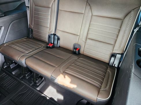 Certified 2025 GMC Yukon Denali Ultimate w/ LPO, Floor Liner Package AWD/4WD image 31