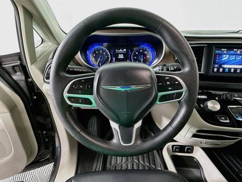 Used 2020 Chrysler Voyager Lxi FWD image 11