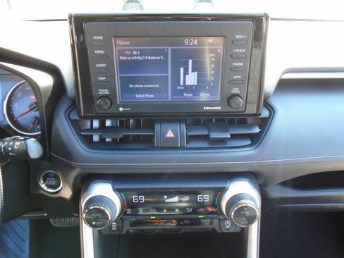 Used 2021 Toyota RAV4 XLE FWD image 14