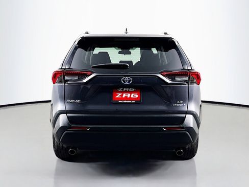 Used 2021 Toyota RAV4 LE AWD/4WD image 4