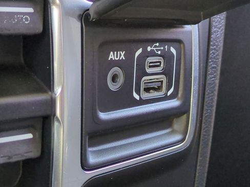 Used 2018 Jeep Wrangler Unlimited Sahara image 29