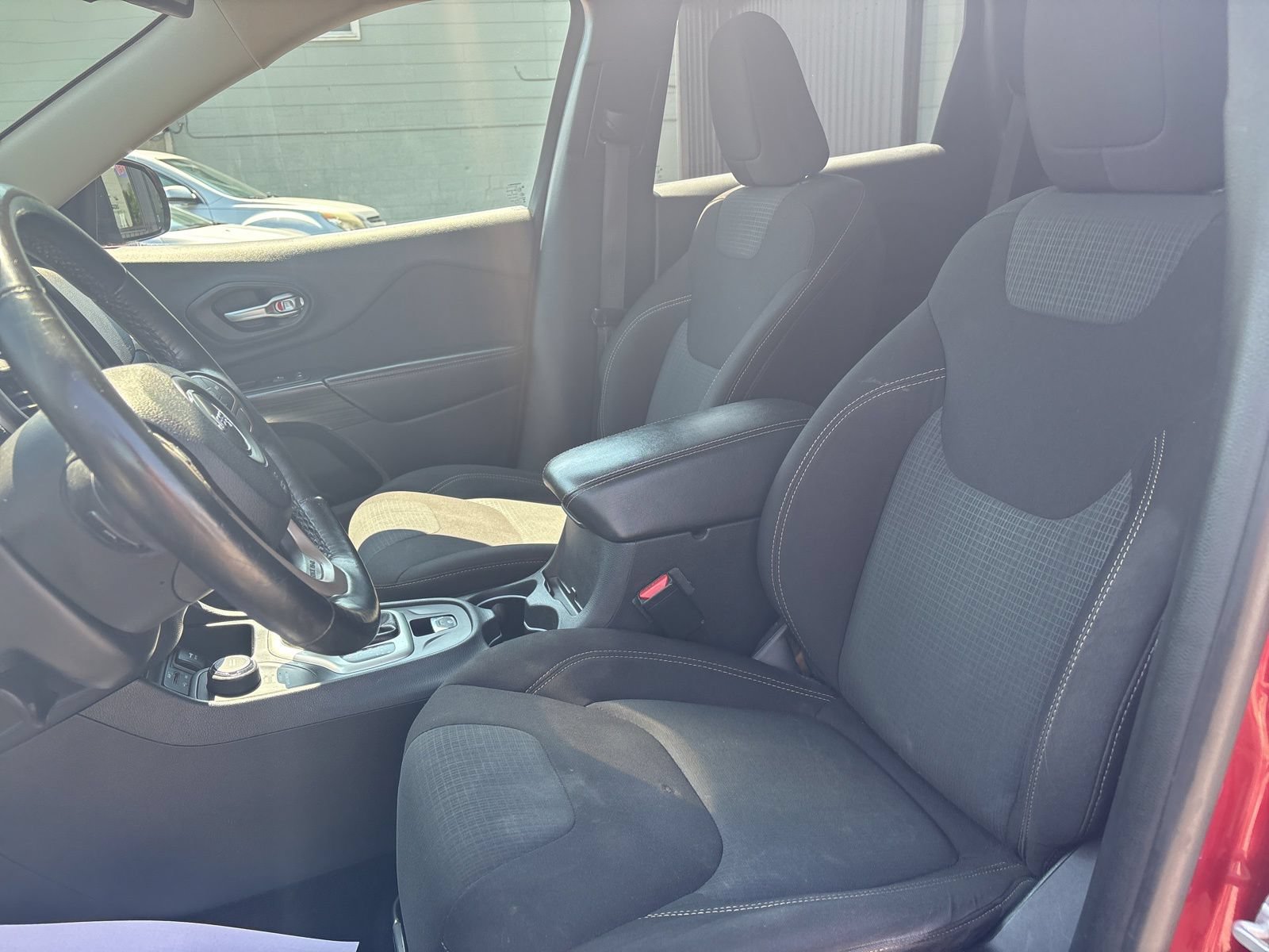 Used 2016 Jeep Cherokee Latitude w/ Cold Weather Group AWD/4WD image 11