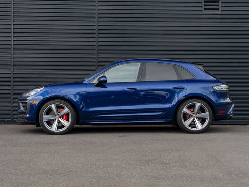 Certified 2022 Porsche Macan S AWD/4WD image 2