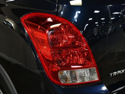 Used 2021 Chevrolet Trax LS w/ Tint and Cruise Package image 60