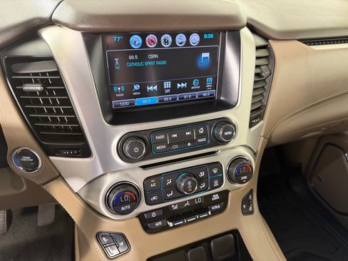 Used 2020 GMC Yukon XL SLT w/ Open Road Package AWD/4WD image 17