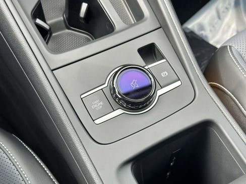 New 2025 Volkswagen Tiguan SE FWD image 23