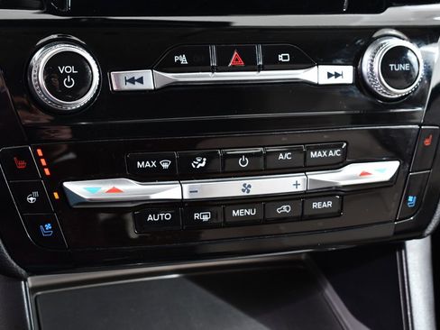 Used 2022 Ford Explorer Limited w/ Limited Technology Package image 31