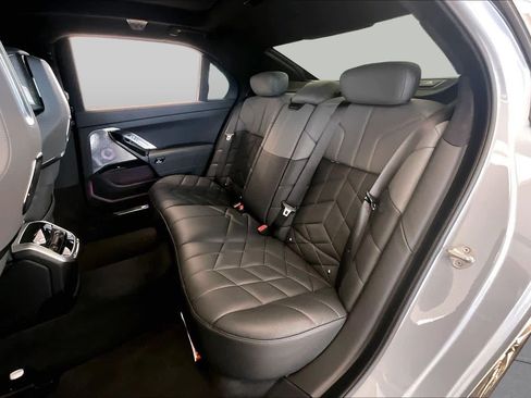 Used 2024 BMW 760i xDrive w/ Executive Package AWD/4WD image 18