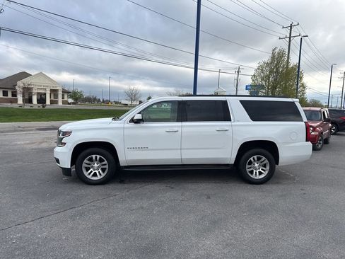 Used 2017 Chevrolet Suburban LT image 2