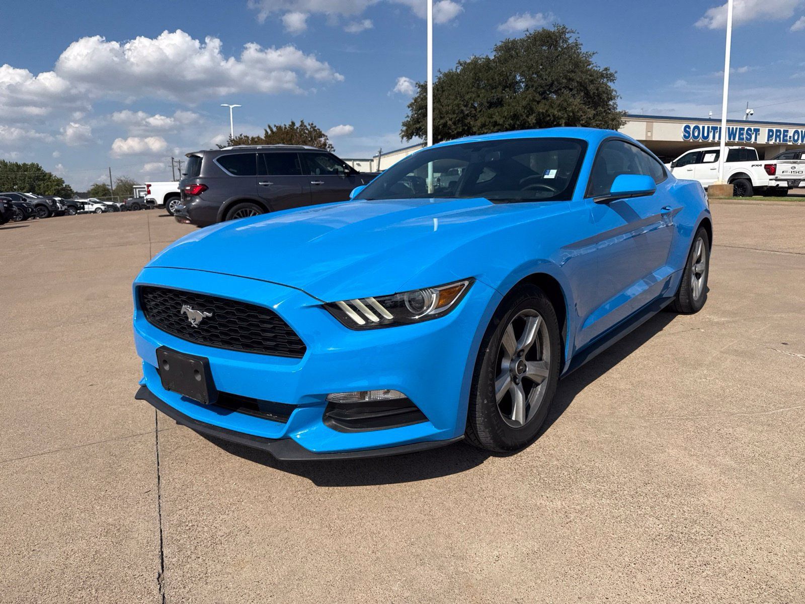 Used 2017 Ford Mustang Coupe RWD image 3