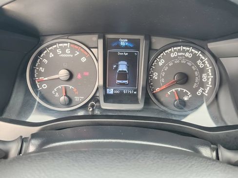 Used 2022 Toyota Tacoma SR AWD/4WD image 15