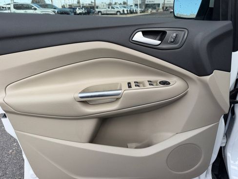 Used 2019 Ford Escape SE image 13