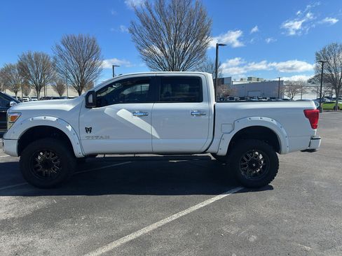 Used 2021 Nissan Titan SV w/ SV Convenience Package image 6