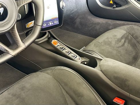 Used 2025 McLaren Artura Spider RWD image 14