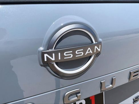 Used 2025 Nissan Rogue SL AWD/4WD image 30