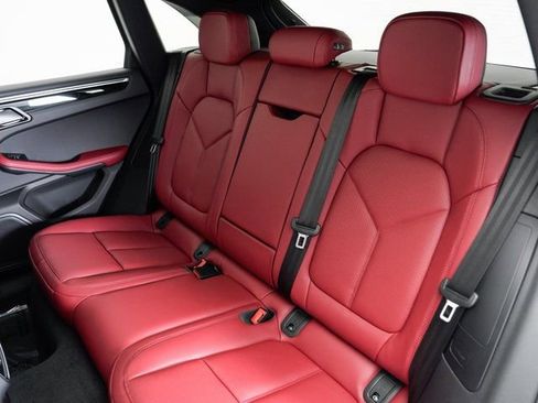 Certified 2025 Porsche Macan image 28