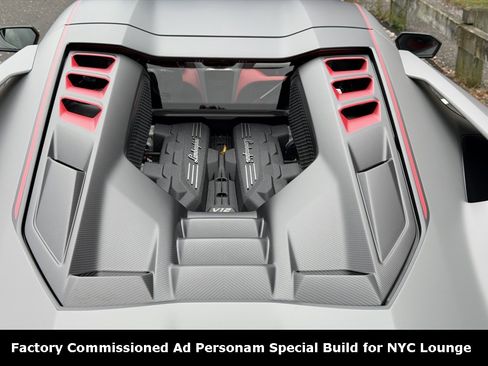 Used 2024 Lamborghini Revuelto image 25