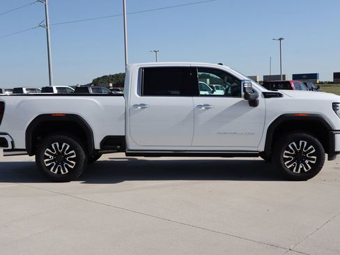 New 2025 GMC Sierra 2500 Denali Ultimate image 3