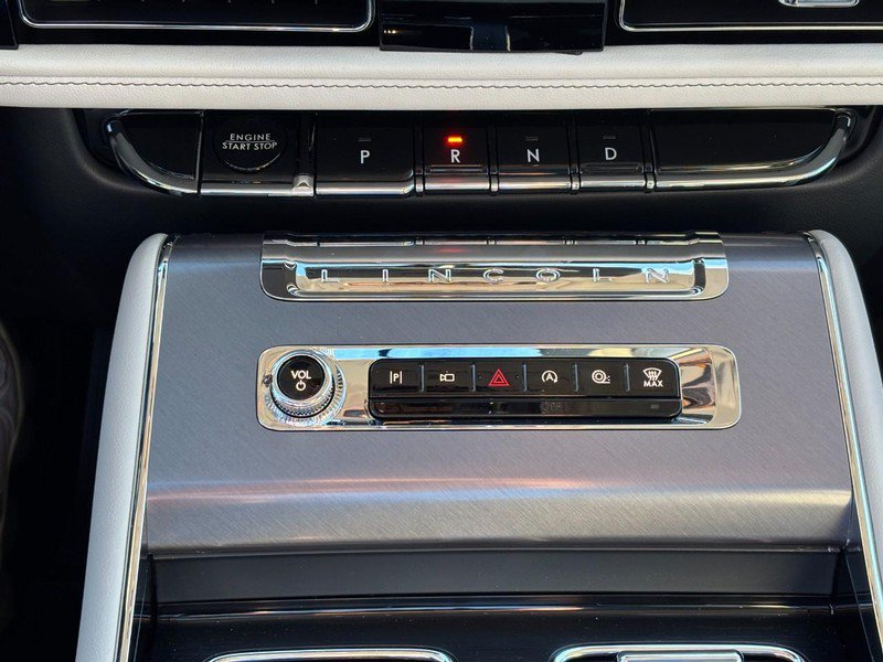 New 2027 Lincoln Aviator AWD image 24