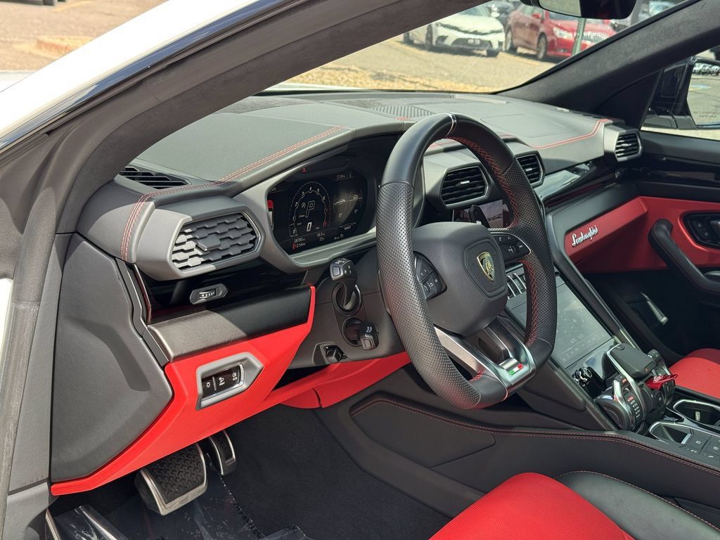 Used 2022 Lamborghini Urus AWD/4WD image 21
