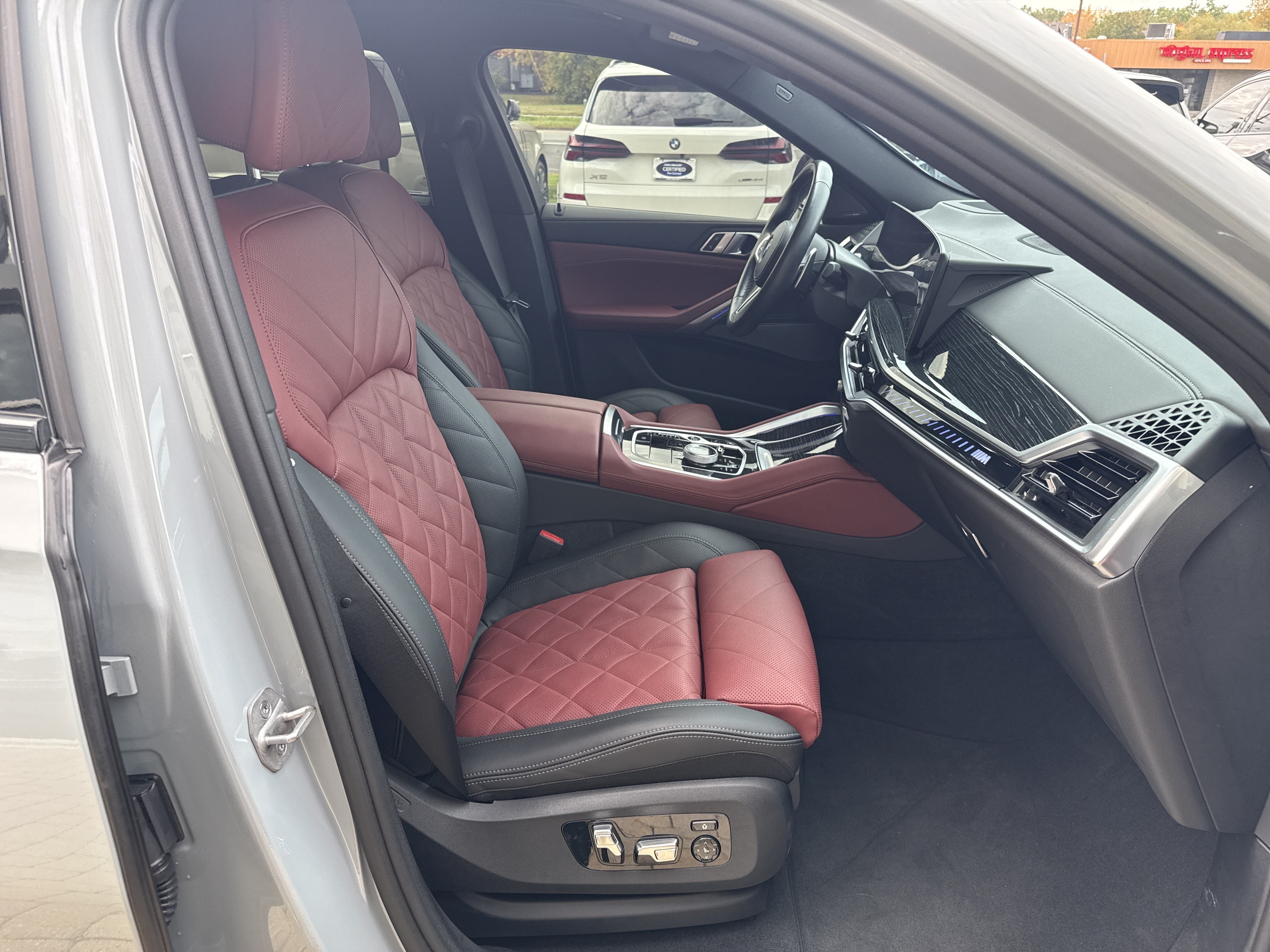 Used 2024 BMW X6 M60i w/ Dynamic Handling Package AWD/4WD image 2
