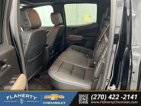 Used 2024 GMC Canyon Denali image 11