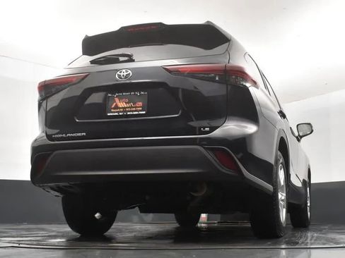 Used 2025 Toyota Highlander LE image 13