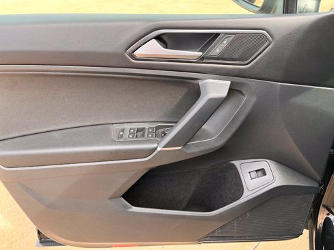 Used 2018 Volkswagen Tiguan SEL AWD/4WD image 8