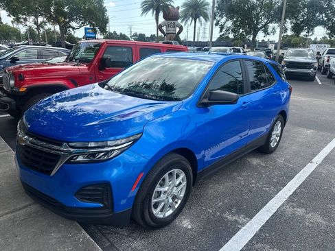 Used 2024 Chevrolet Equinox LS w/ LS Convenience Package FWD image 2