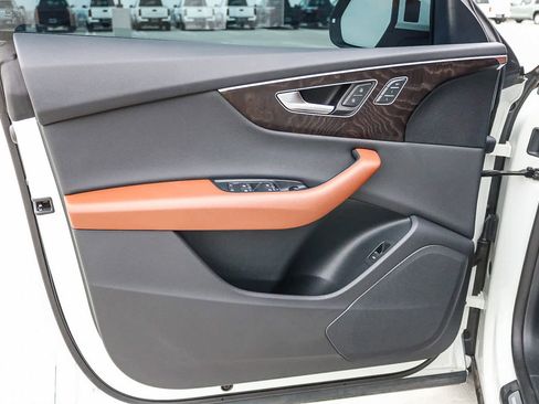 Used 2023 Audi Q8 Premium w/ Convenience Package image 31