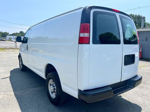 Used 2017 Chevrolet Express 2500 RWD image 3