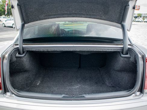 Used 2018 Chrysler 300 S w/ 300S Premium Group RWD image 8