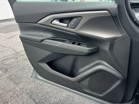 New 2026 Chevrolet Equinox EV LT image 11