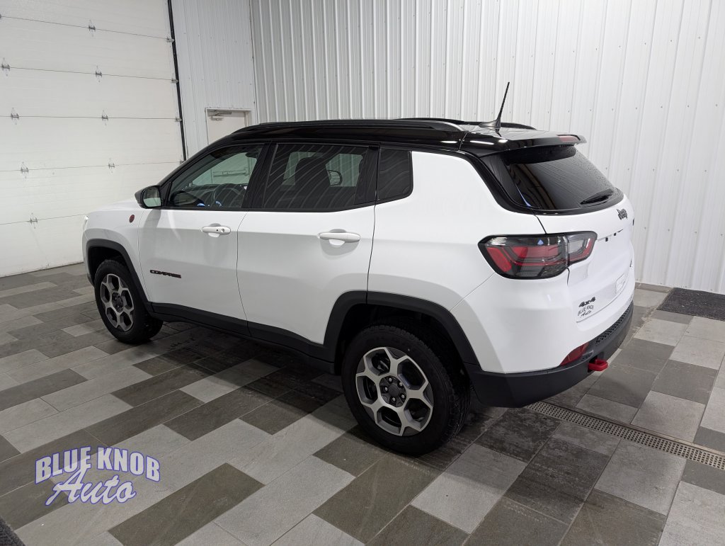Used 2022 Jeep Compass Trailhawk w/ Trailhawk Elite Group AWD/4WD image 2