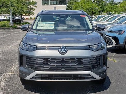 New 2025 Volkswagen Tiguan SE image 5