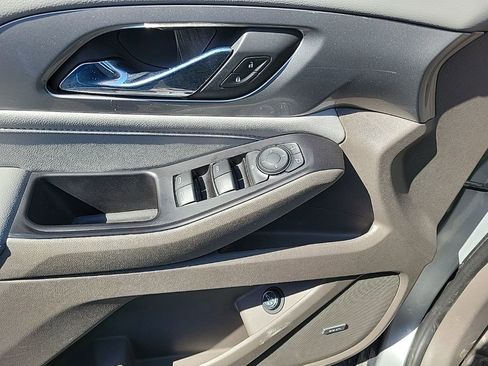 Used 2018 Chevrolet Traverse LT image 6