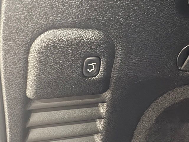 Used 2018 Jeep Grand Cherokee Altitude AWD/4WD image 10