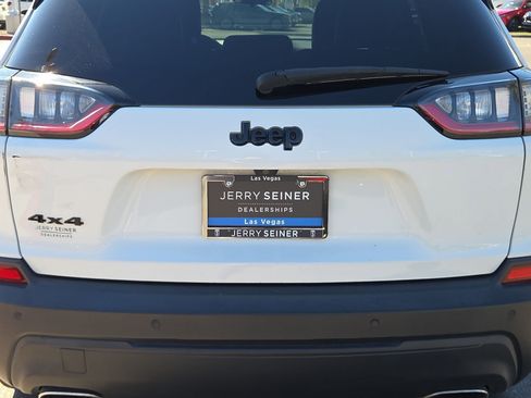 Used 2020 Jeep Cherokee Latitude Plus AWD/4WD image 13